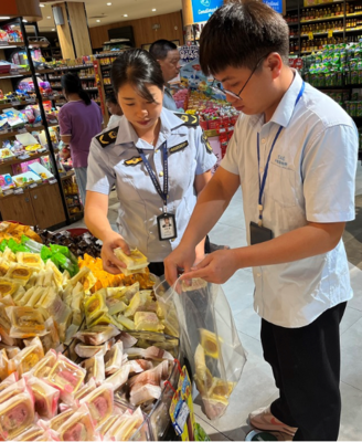 廣西興安縣市場監(jiān)管局開展中秋月餅食品安全專項排查，保障節(jié)日期間食品銷售安全